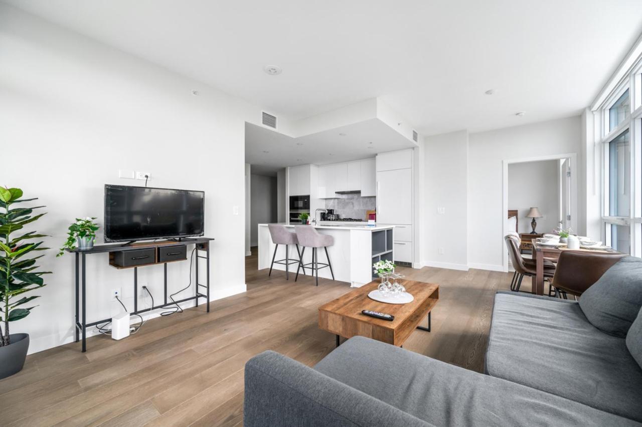 Urban Oasis: Stylish Apartment Retreat At Ubc Vancouver Exteriör bild