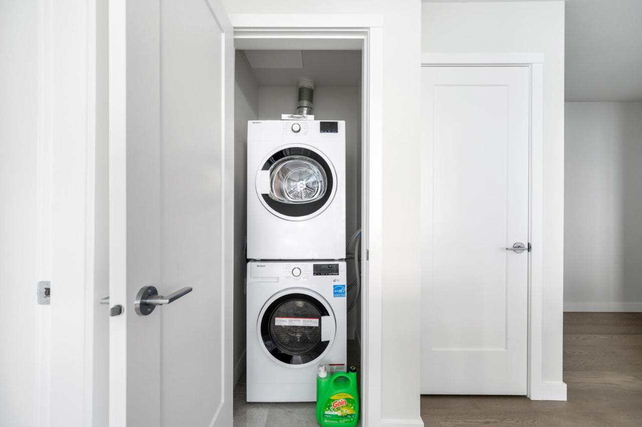 Urban Oasis: Stylish Apartment Retreat At Ubc Vancouver Exteriör bild