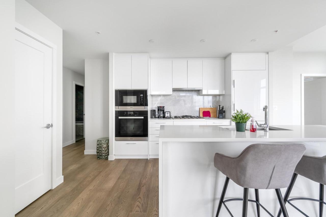 Urban Oasis: Stylish Apartment Retreat At Ubc Vancouver Exteriör bild