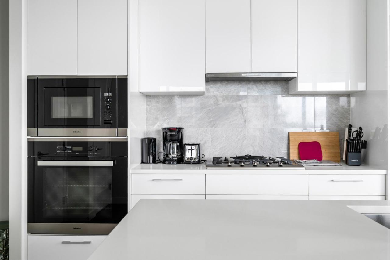 Urban Oasis: Stylish Apartment Retreat At Ubc Vancouver Exteriör bild