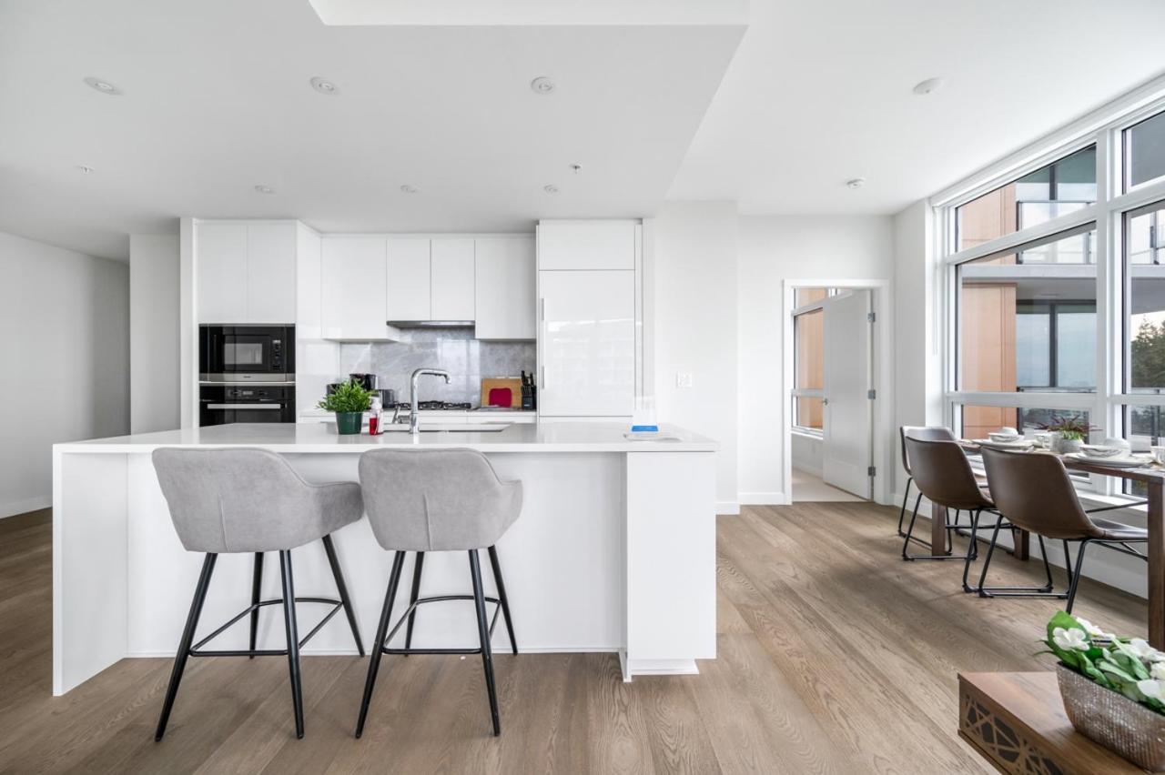 Urban Oasis: Stylish Apartment Retreat At Ubc Vancouver Exteriör bild