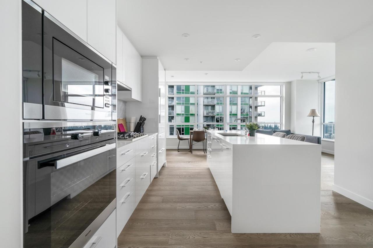 Urban Oasis: Stylish Apartment Retreat At Ubc Vancouver Exteriör bild